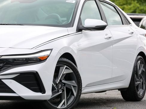 Used 2024 Hyundai Elantra Limited FWD image 14