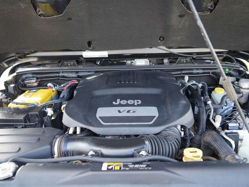 Used 2018 Jeep Wrangler Rubicon AWD/4WD image 10