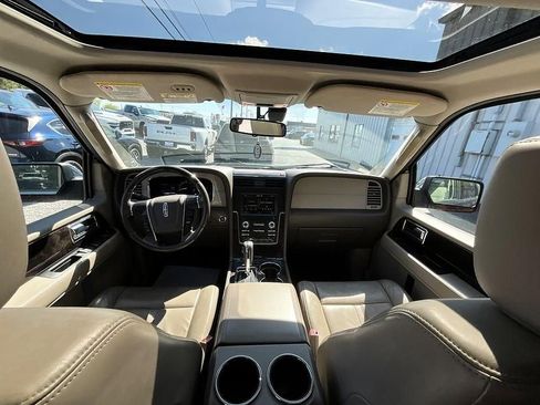 Used 2015 Lincoln Navigator L 4WD image 33