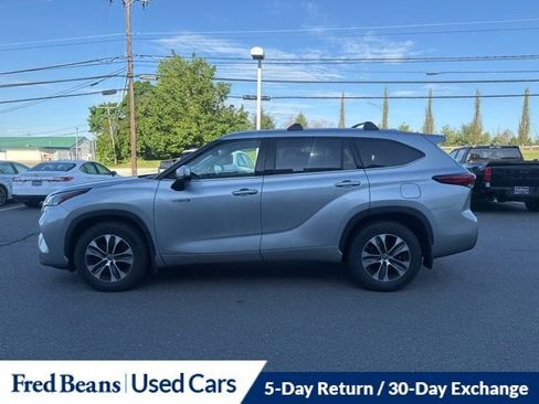 Used 2021 Toyota Highlander XLE AWD/4WD image 16
