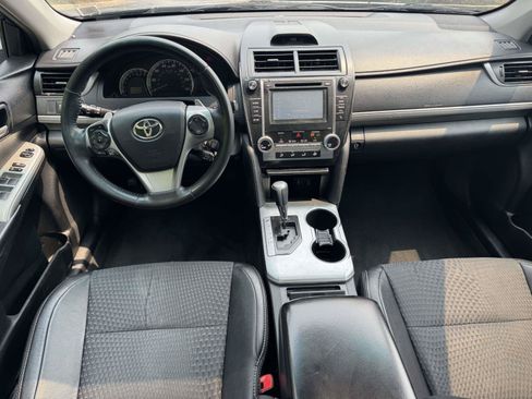 Used 2014 Toyota Camry SE FWD image 11