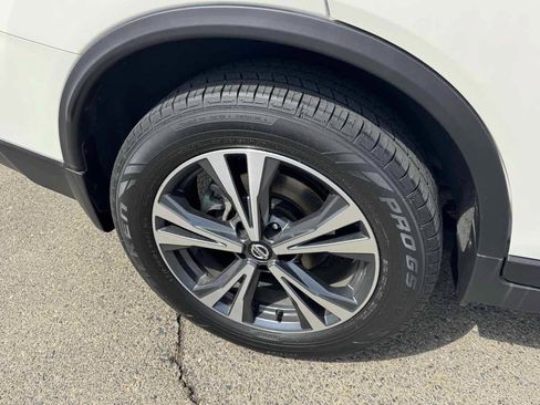 Used 2019 Nissan Rogue SV w/ Sun & Sound Touring Package AWD/4WD image 38