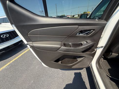 Used 2018 Chevrolet Traverse LT image 18