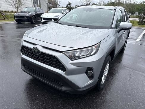 Used 2020 Toyota RAV4 XLE FWD image 9