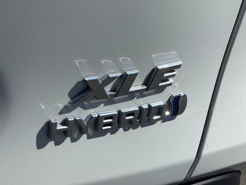Used 2022 Toyota RAV4 XLE Premium AWD/4WD image 26
