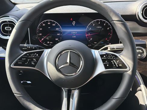 Used 2026 Mercedes-Benz GLC 300 4MATIC image 13