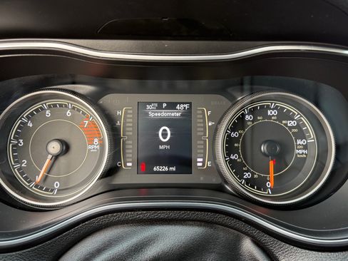 Used 2019 Jeep Cherokee Latitude Plus w/ Comfort/Convenience Group AWD/4WD image 37