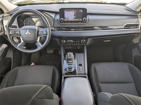 Used 2023 Mitsubishi Outlander ES image 13