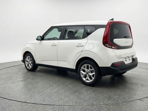 Used 2025 Kia Soul LX w/ LX Technology Package FWD image 6