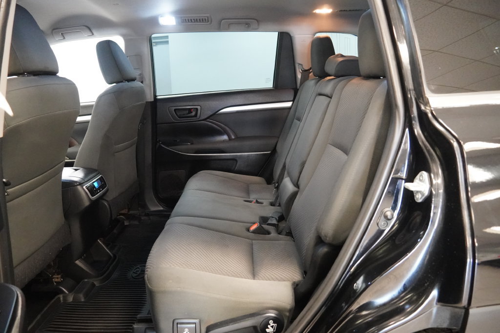 Used 2019 Toyota Highlander LE w/ Protection Package #3 AWD/4WD image 25