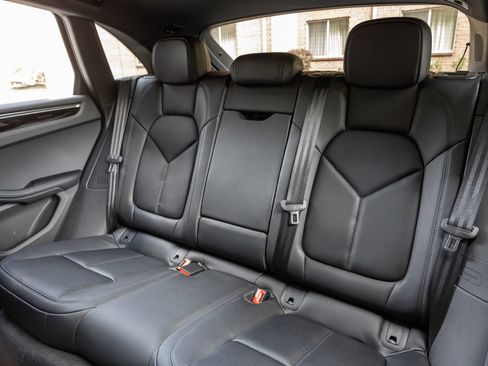 Certified 2026 Porsche Macan AWD/4WD image 27