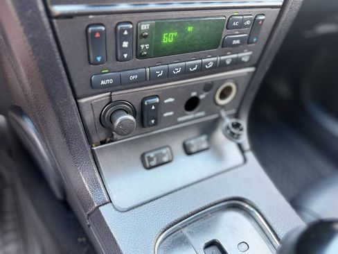 Used 2004 Ford Thunderbird RWD image 18