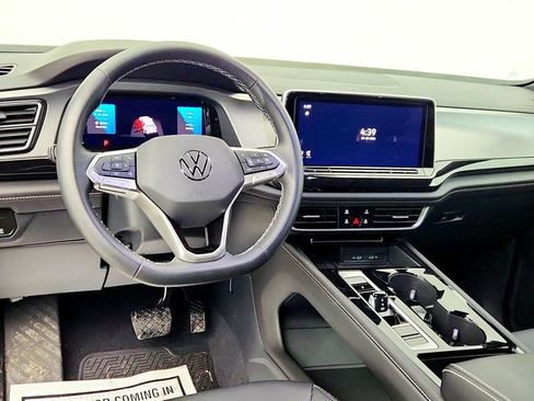 Used 2025 Volkswagen Atlas Cross Sport SE image 11