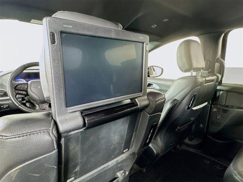 Used 2018 Chrysler Pacifica Touring-L Plus image 21