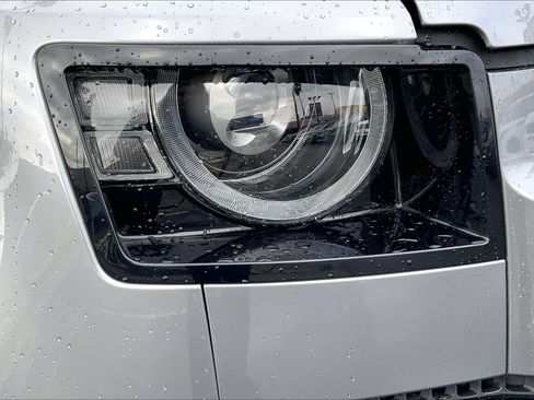 Used 2023 Land Rover Defender 110 SE image 25