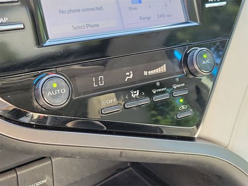 Used 2019 Toyota Camry SE image 28