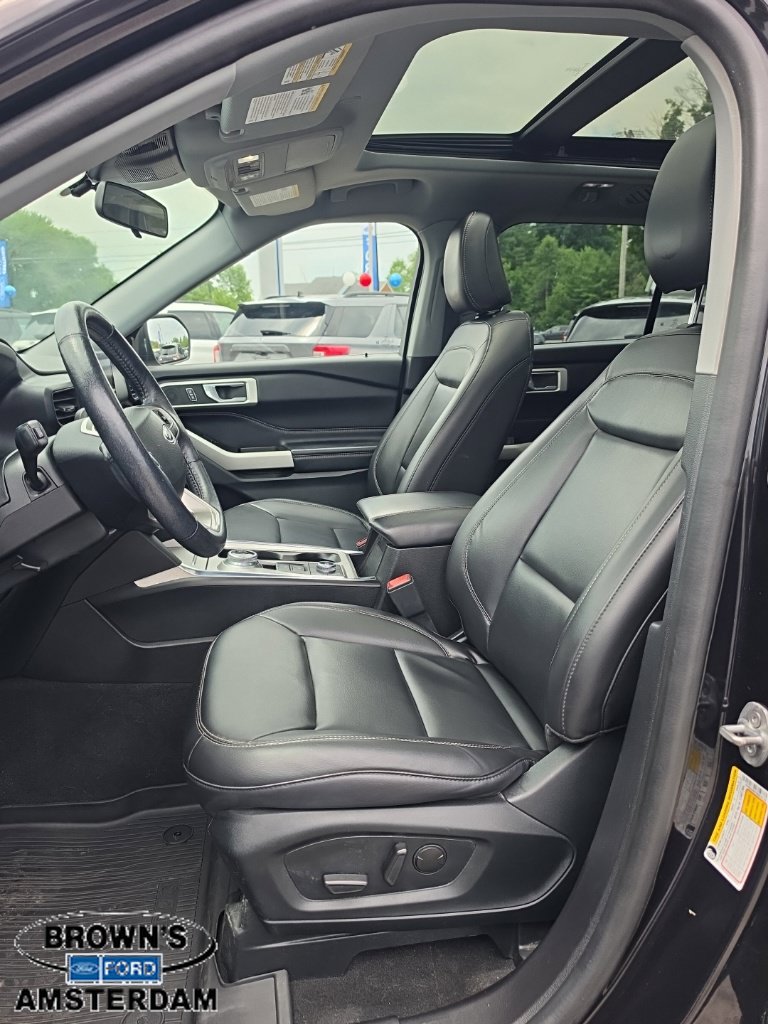 Used 2022 Ford Explorer XLT w/ Equipment Group 202A AWD/4WD image 18