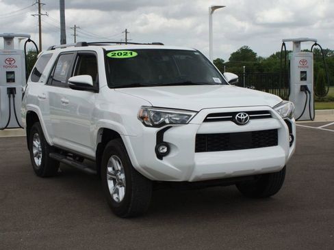 Used 2021 Toyota 4Runner SR5 Premium w/ Moonroof Package AWD/4WD image 2