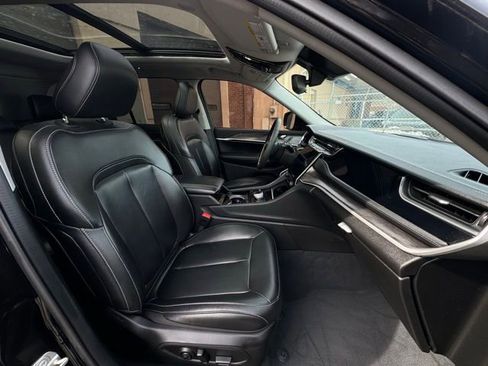 Used 2023 Jeep Grand Cherokee 4WD 4xe image 12