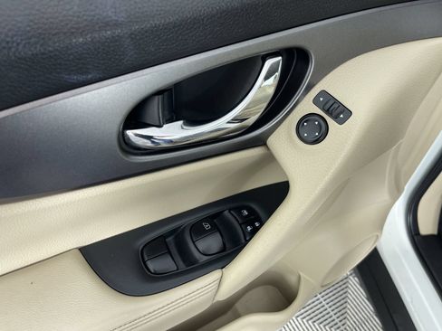 Used 2016 Nissan Rogue S AWD/4WD image 14