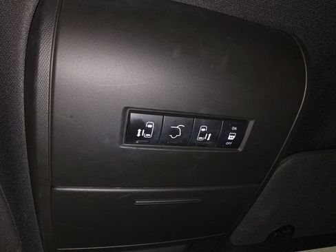 Used 2014 Dodge Grand Caravan R/T FWD image 36