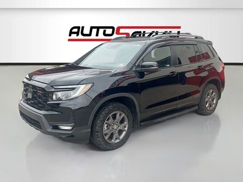 Used 2024 Honda Passport TrailSport image 3
