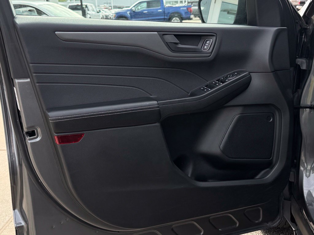 Used 2025 Ford Escape Active AWD/4WD image 8