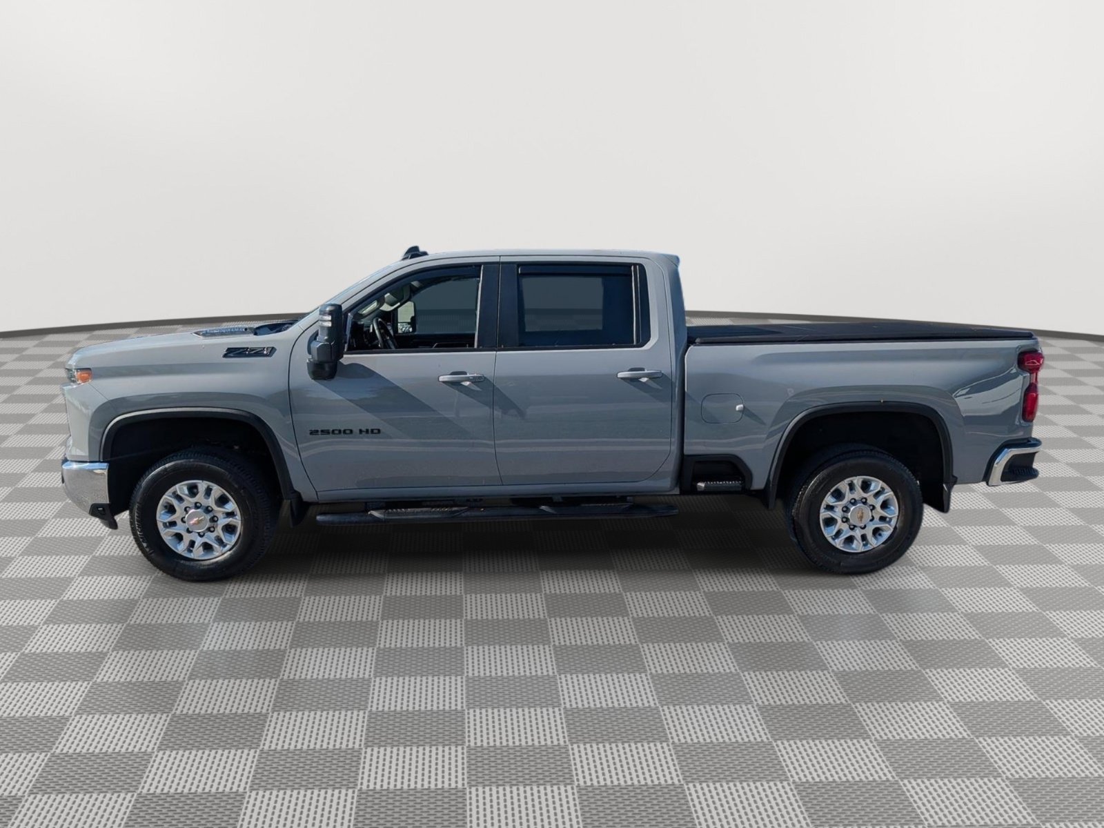 Used 2024 Chevrolet Silverado 2500 LT AWD/4WD image 2