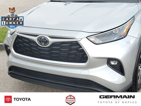 Used 2024 Toyota Highlander XLE FWD image 14