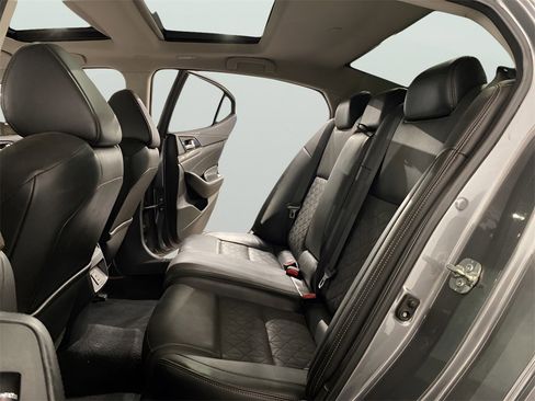 Used 2018 Nissan Maxima Platinum image 10