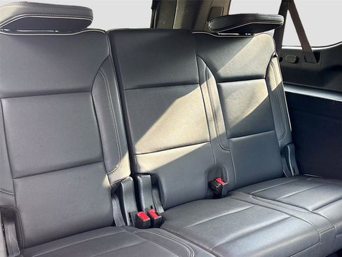 Used 2023 Chevrolet Suburban Premier image 28