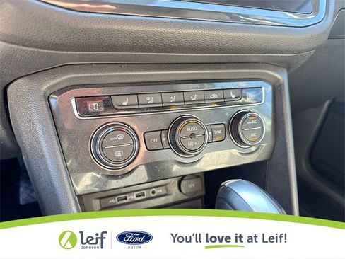 Used 2018 Volkswagen Tiguan SE w/ Panoramic Sunroof Package image 21