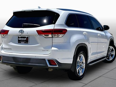 Used 2018 Toyota Highlander Limited FWD image 13