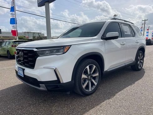 Used 2025 Honda Pilot Elite image 3