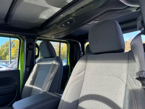 New 2025 Jeep Gladiator Sport image 14