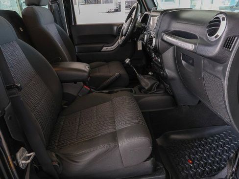 Used 2012 Jeep Wrangler Rubicon w/ PWR Convenience Group AWD/4WD image 31