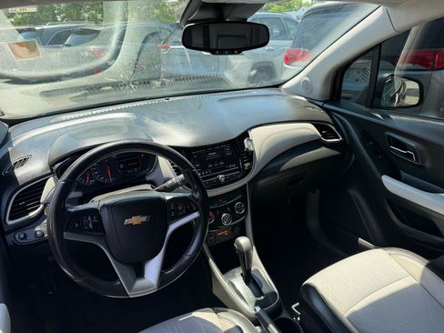 Used 2022 Chevrolet Trax LT w/ LT Convenience Package AWD/4WD image 10