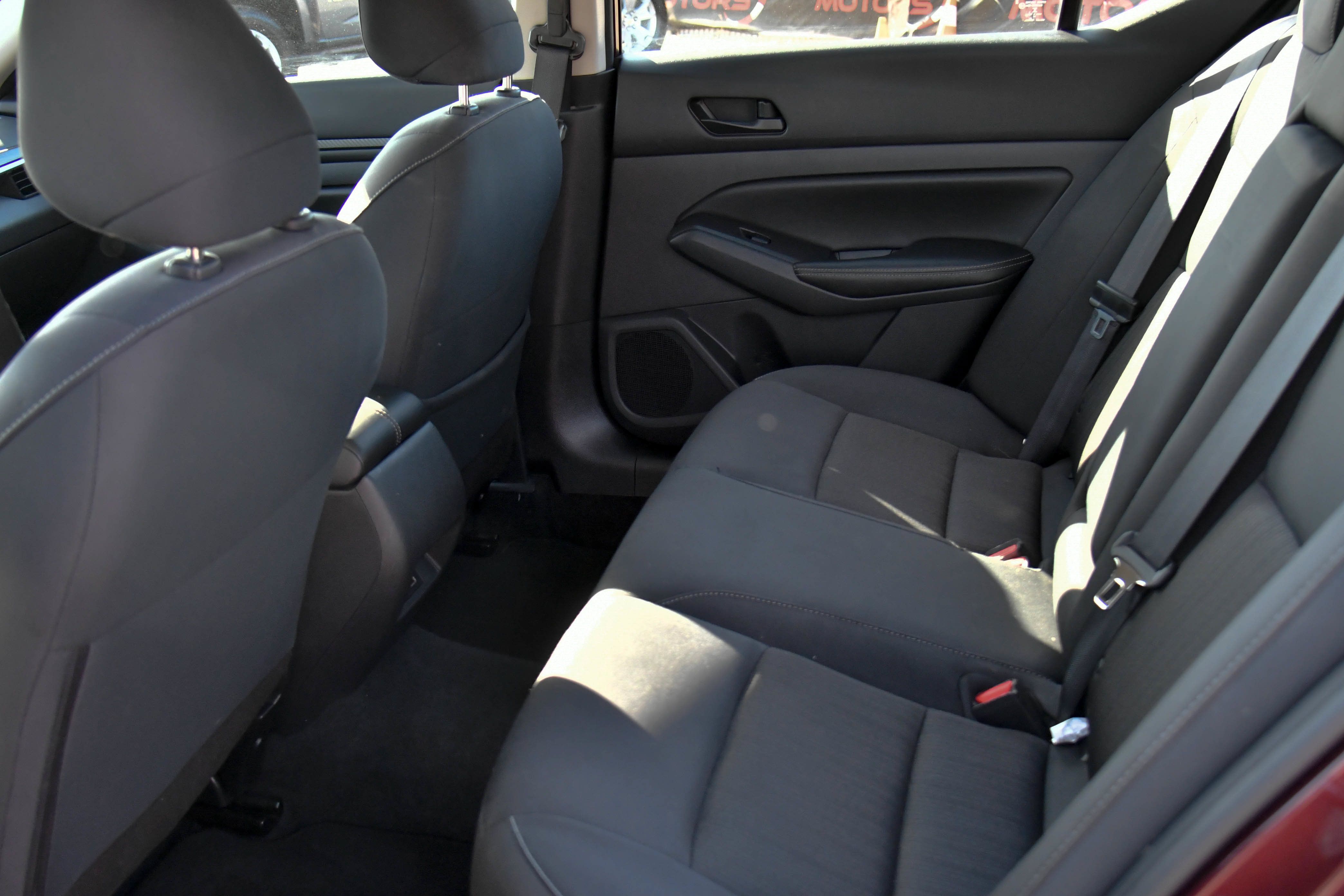 Used 2025 Nissan Altima 2.5 SV FWD image 32