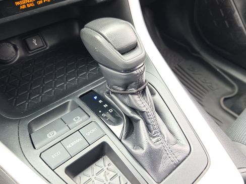 Used 2020 Toyota RAV4 LE FWD image 21