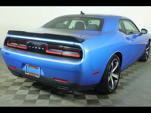Used 2016 Dodge Challenger R/T image 2