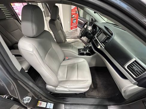 Used 2015 Toyota Highlander XLE AWD/4WD image 43