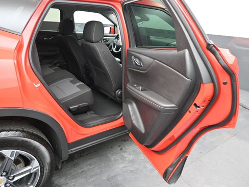 Used 2025 Chevrolet Blazer LT AWD/4WD image 12