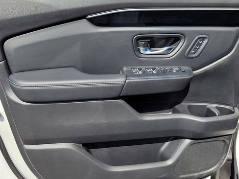 Used 2025 Honda Pilot EX-L image 15