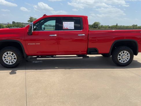 Used 2024 Chevrolet Silverado 2500 LTZ AWD/4WD image 4