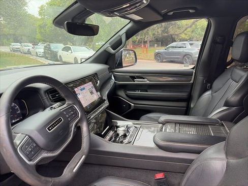 Used 2022 Jeep Wagoneer Series III w/ Flexible Seating Group image 10