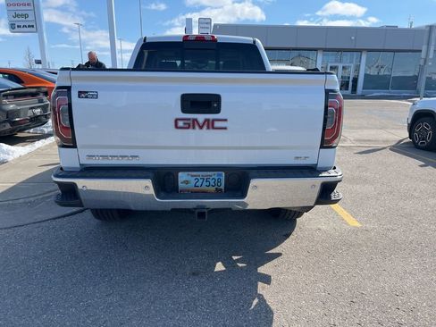 Used 2018 GMC Sierra 1500 SLT image 3
