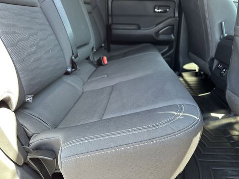 Used 2024 Nissan Frontier SV w/ SV Convenience Package image 16