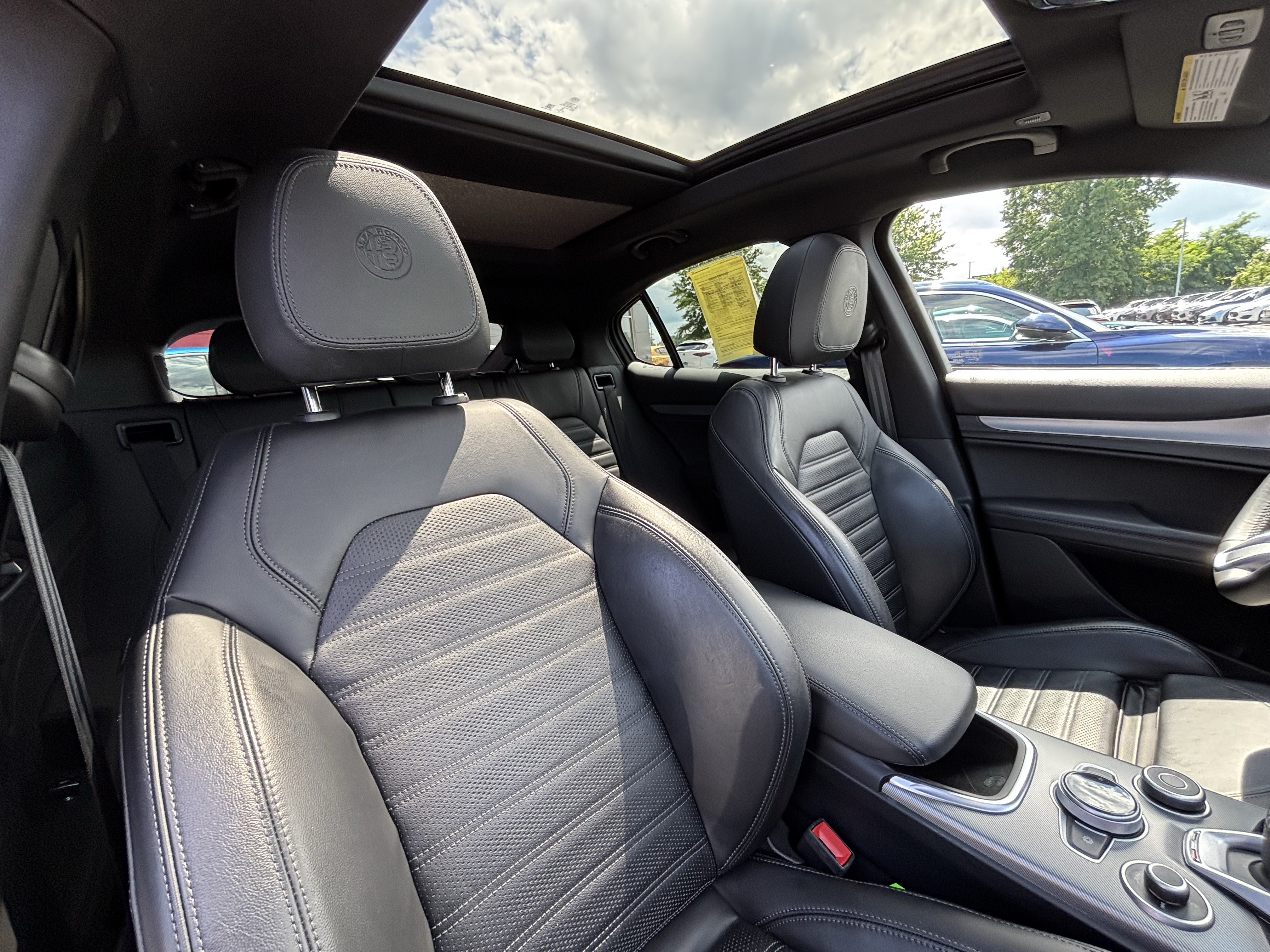 Used 2023 Alfa Romeo Stelvio Veloce AWD/4WD image 29