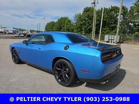 Used 2019 Dodge Challenger SXT w/ Blacktop Package image 8