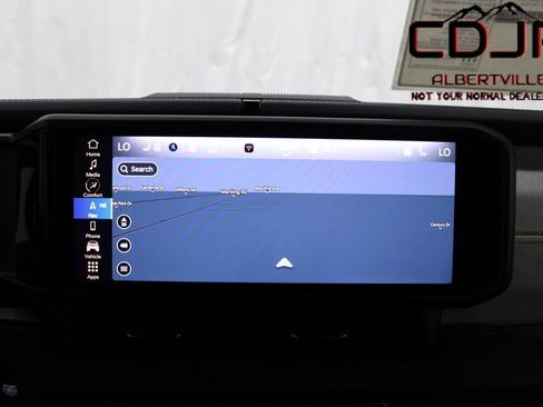 Used 2024 Jeep Wrangler Unlimited Sahara w/ Technology Group AWD/4WD image 24